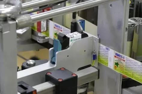 热发泡喷码机集成在药品瓶贴标工位