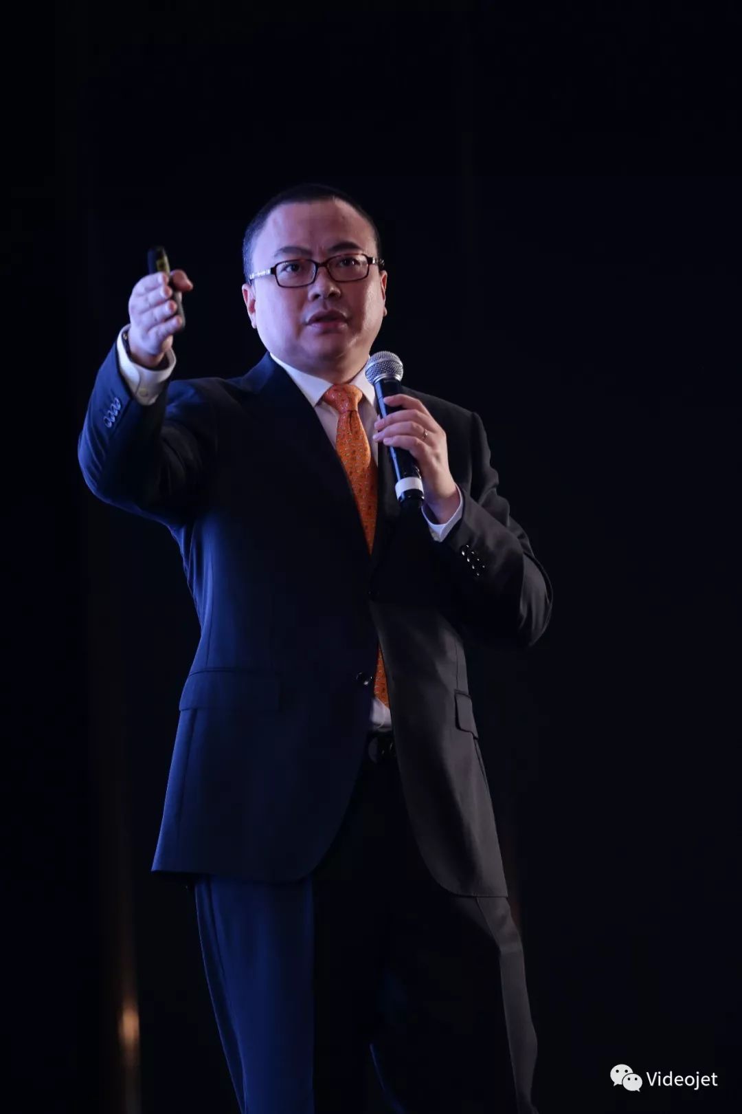 伟迪捷年会舞台讲话现场